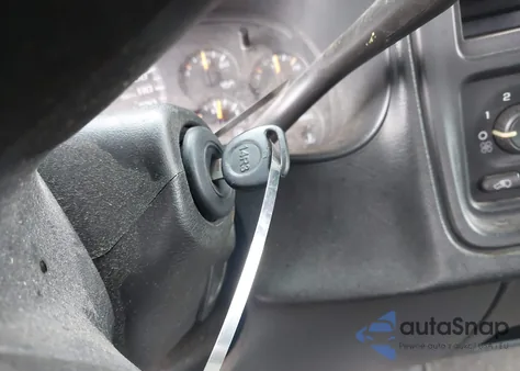 2005 Chevrolet Silverado 1500 z USA, uszkodzony, nr VIN 1GCEK19Z55Z239635